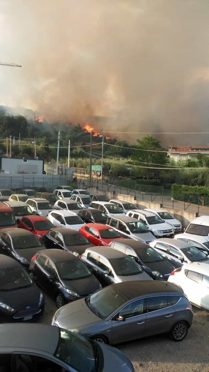 Due incendi a poche ore di distanza, nell’area a sud di Salerno