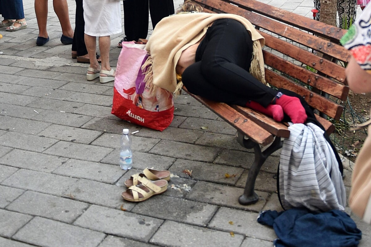 Ex badante finisce in strada, senza speranza: l’allarme dei salernitani per aiutare un ucraina