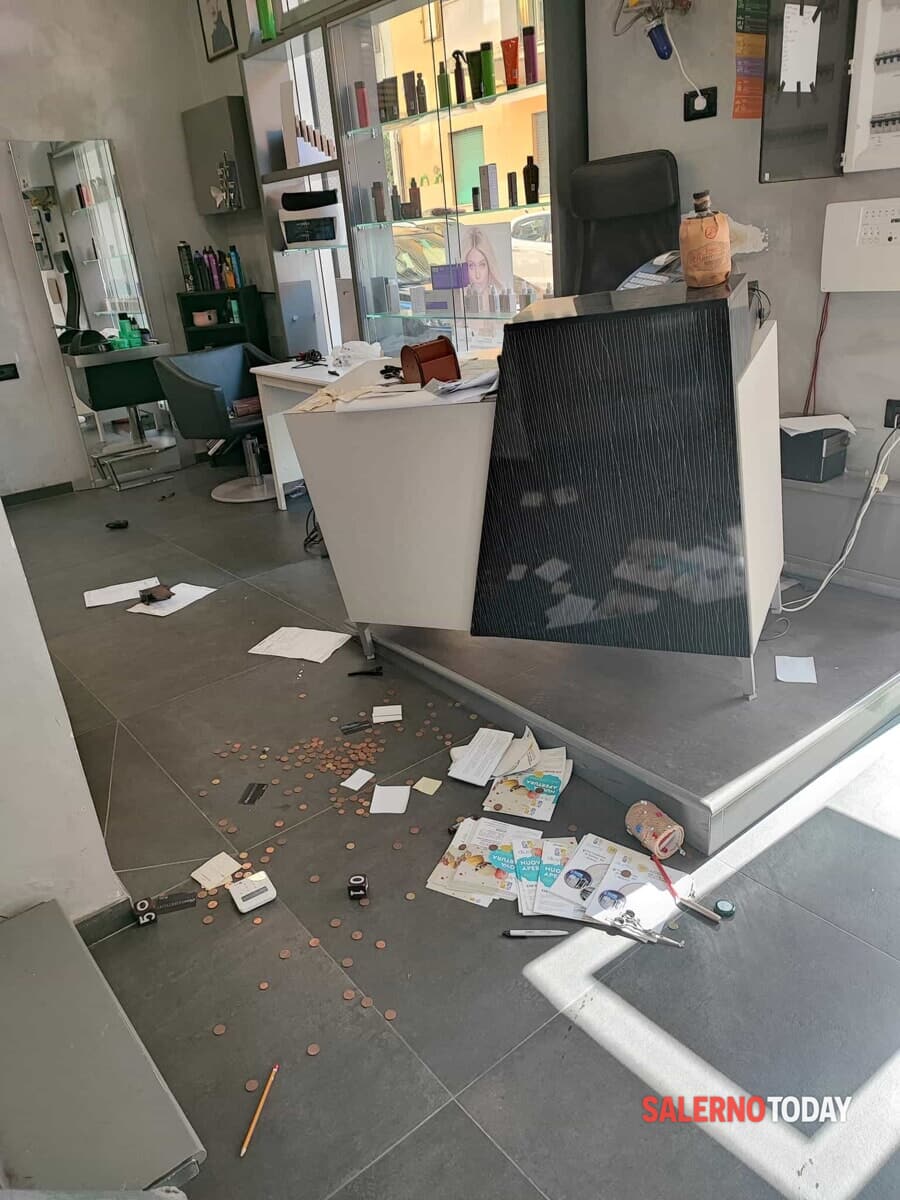 Raid in un salone di parrucchiere, a Pastena: l’ira dei commercianti