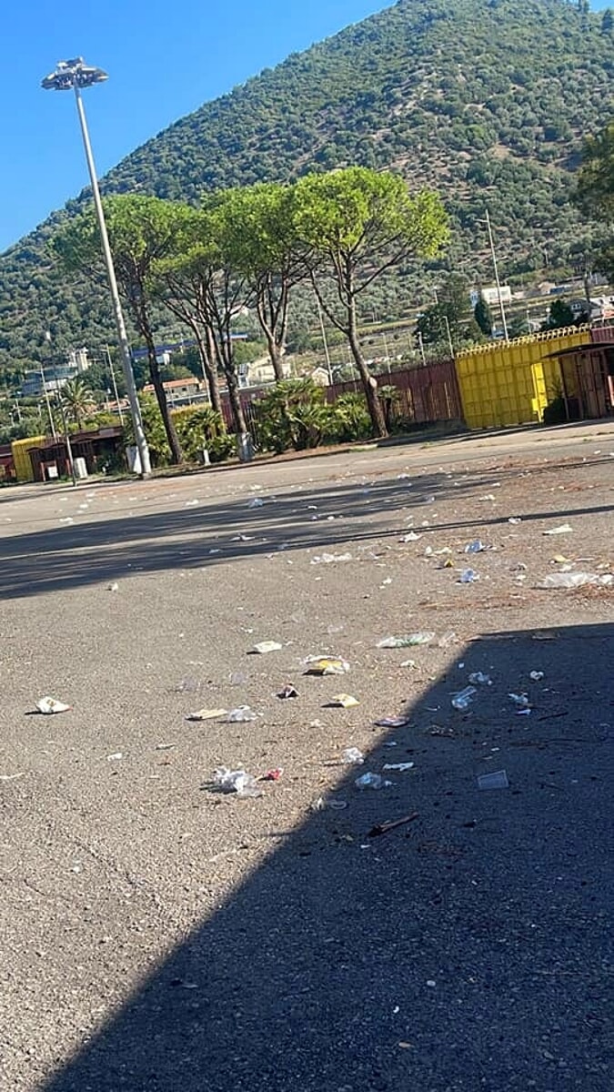 Pulizia all’Arechi e nei parchi, intanto Salerno Pulita individua l’incivile di via Moscati