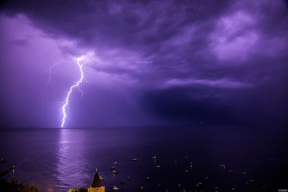 Prorogata allerta meteo in Campania, la Protezione Civile: “Attenzione ai fulmini”