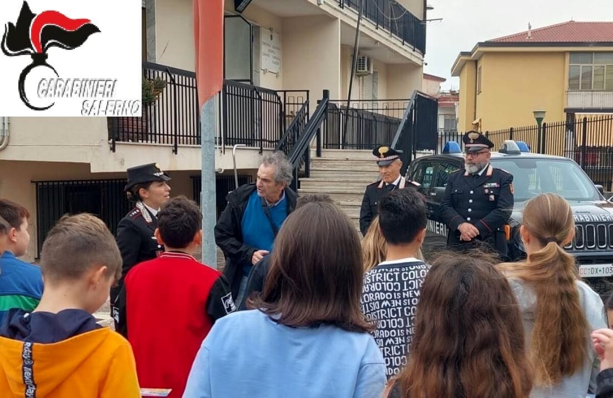 Festa 4 Novembre: gli studenti salernitane visitano le caserme dei Carabinieri