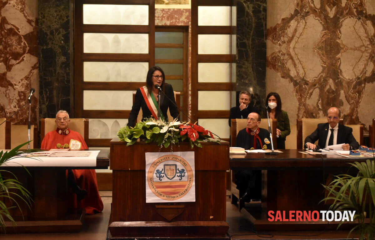 Premio Internazionale Scuola Medica Salernitana: gremito il salone dei marmi