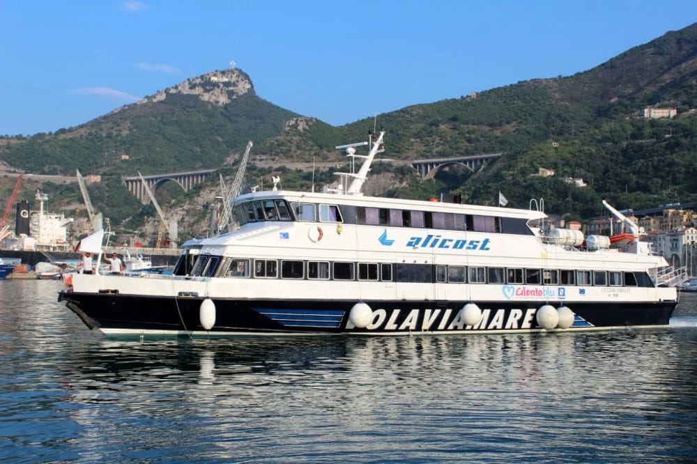 Traghetti da Salerno verso la Costiera, fino a Capri: c’è la proroga