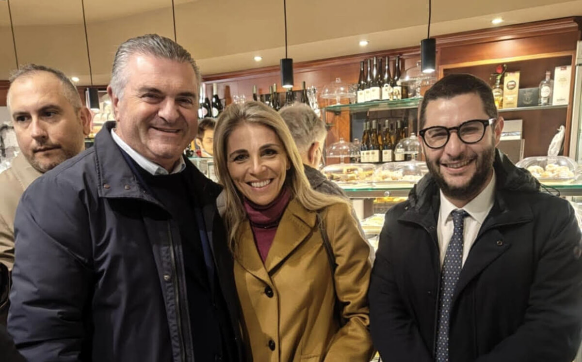 Elezioni provinciali, al “Bar Rosa” i caffè tra candidati ed elettori. “Salerno con Voi” vota Alfieri