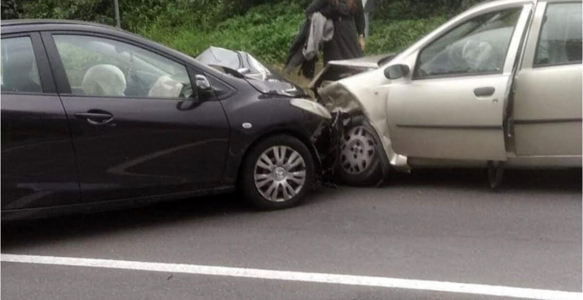 Incidente tra due auto a Mercato San Severino: due donne in ospedale