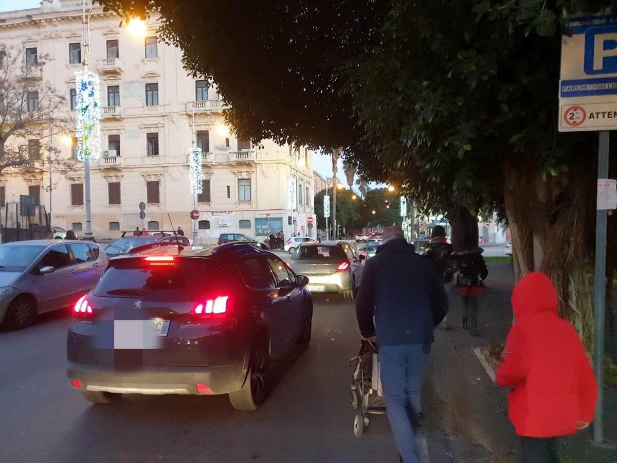 Parcheggi esauriti e pienone in centro: boom di presenze per Santo Stefano, a Salerno