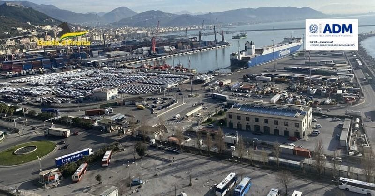 Porto di Salerno, la Finanza sequestra oltre 55 mila tra capi ed accessori d’abbigliamento