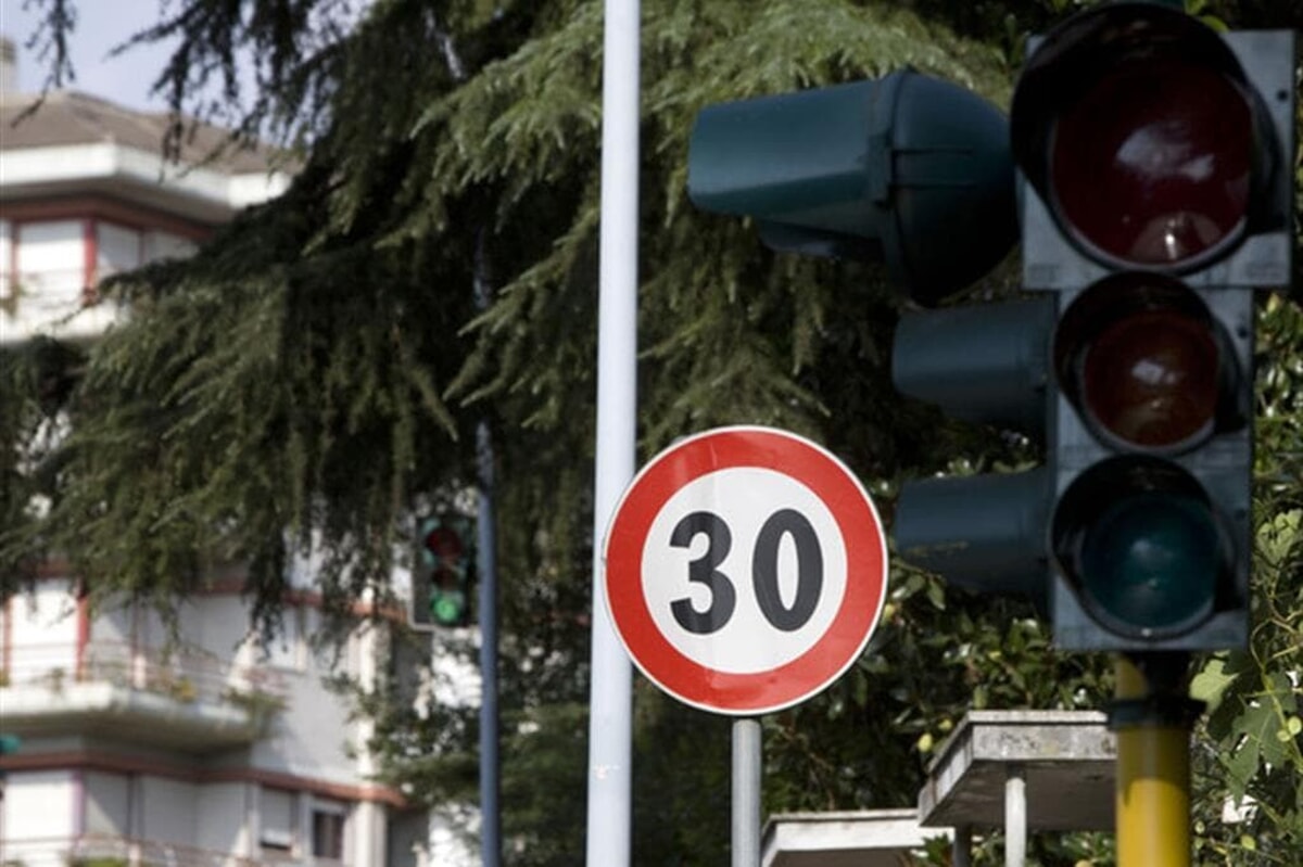 Incidenti a Salerno, il Comune valuta zone e strade per il limite dei 30km/h