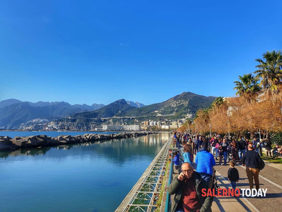 Epifania a Salerno: boom di presenze sul lungomare, spiaggia e Piazza della Libertà