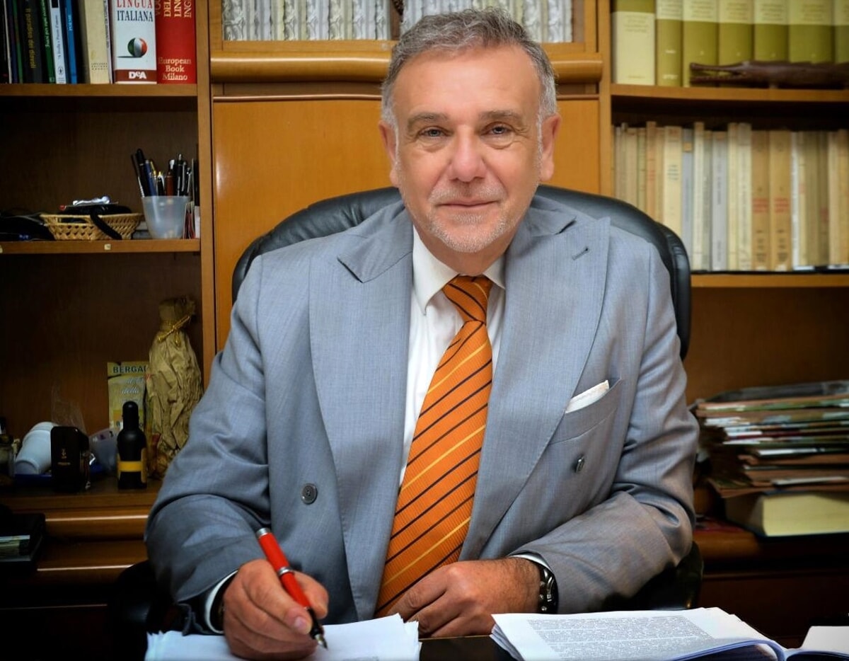 FdI Cava respinge l’autosospensione di Senatore: “Prevalga la responsabilità”