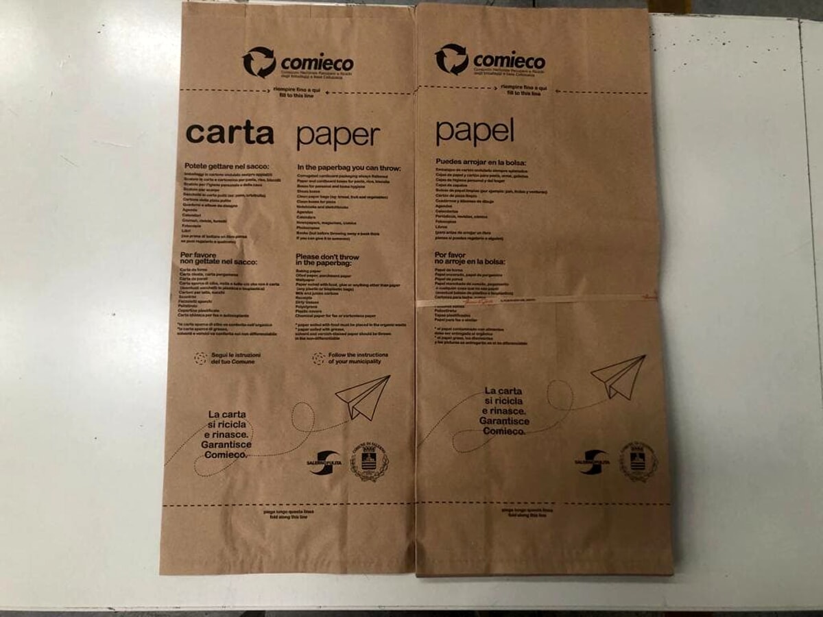 Raccolta differenziata, Salerno Pulita distribuisce i sacchetti per carta e cartoncino: l’iniziativa