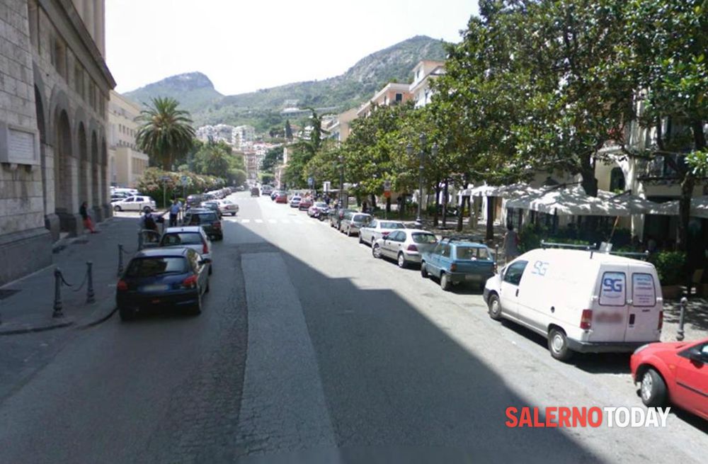 Crisi del commercio a Salerno, chiude anche la storica “Cartablù” di via Roma