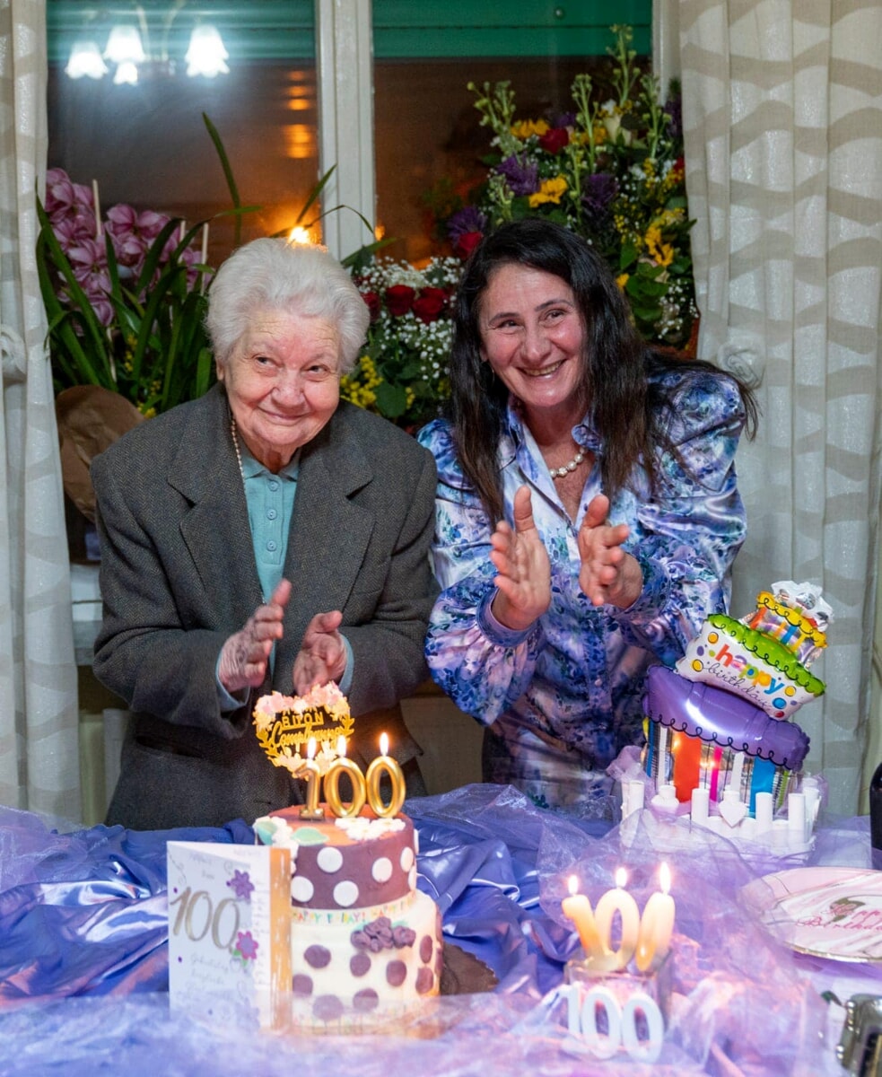 Cento candeline per nonna Gabriella: a festeggiarla, anche la vicesindaca Paky Memoli