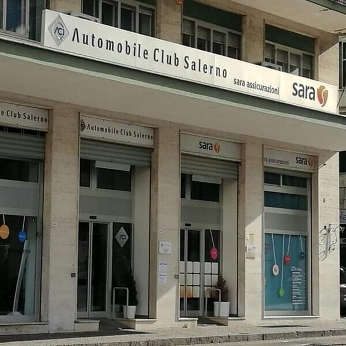 Sconcerto a Salerno: rubato il defibrillatore salva-vita in Corso Garibaldi