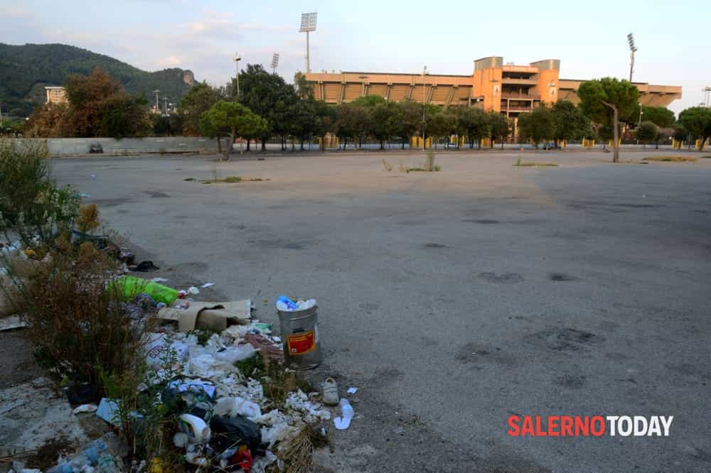 Blitz dei vigili allo stadio Arechi: sgomberato un campo rom