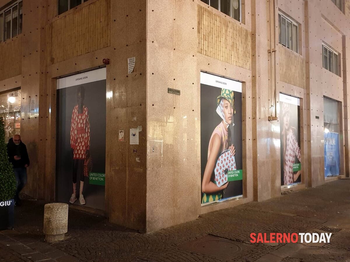 Walzer dei negozi sul Corso: Benetton inizia il trasloco, Sisley ha aperto i battenti