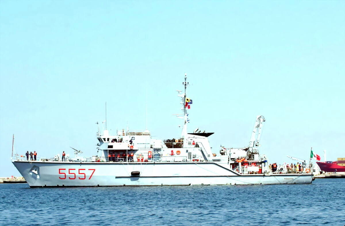 Curiosità, il cacciamine Numana della Marina Militare al porto a Salerno: le visite