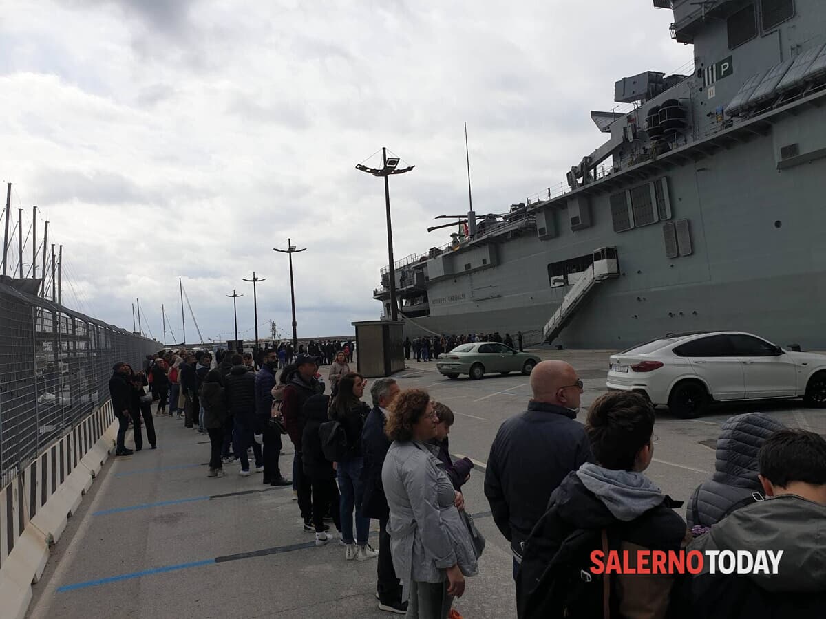 Salerno, record di visitatori a bordo della nave Garibaldi