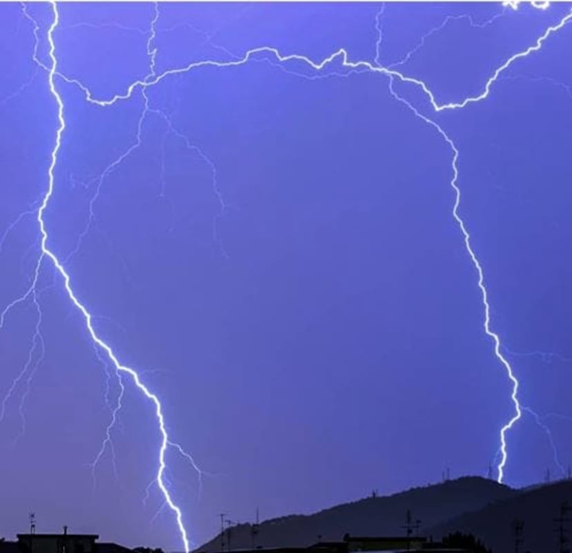 Allerta meteo Gialla: nuovo avviso della Protezione Civile, fulmini e grandine all’orizzonte