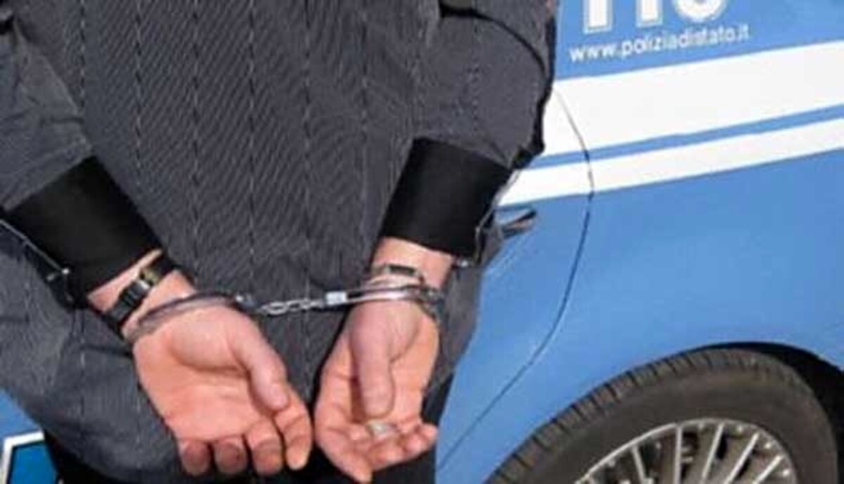 Dieci rapine in farmacie e sale scommesse: arrestato un uomo a Salerno