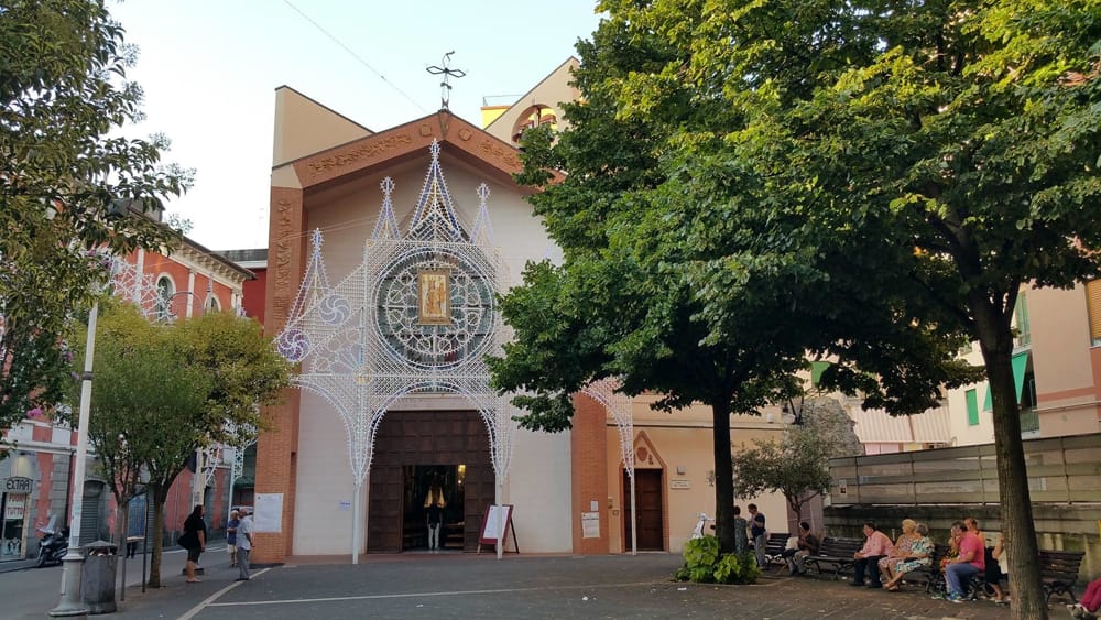 Ladri in azione a Salerno: tentato furto nella chiesa del Carmine