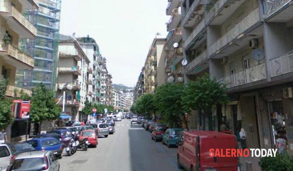 Furto in pizzeria a Salerno: è caccia ai ladri in fuga