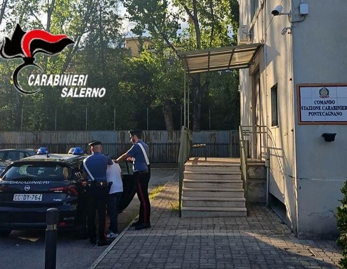 Beccato con droga e 4.300 euro in contanti: arrestato pusher a Pontecagnano