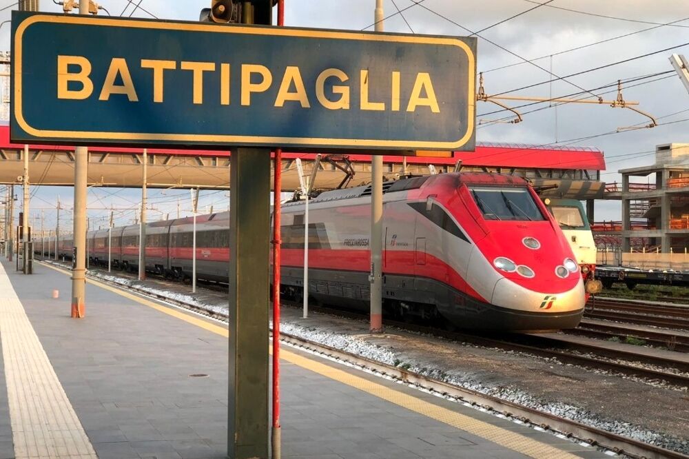 Soppressione del Frecciarossa Battipaglia – Torino Porta Nuova, Cammarano (M5S): “Bisogna impedirlo”