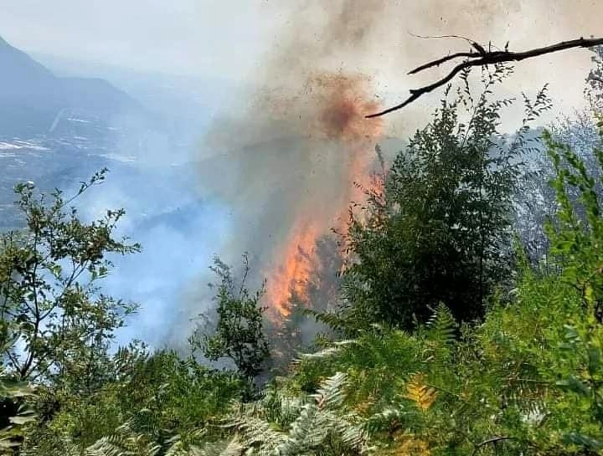 Due incendi divampano nel Cilento: residenti evacuati, paura tra i turisti