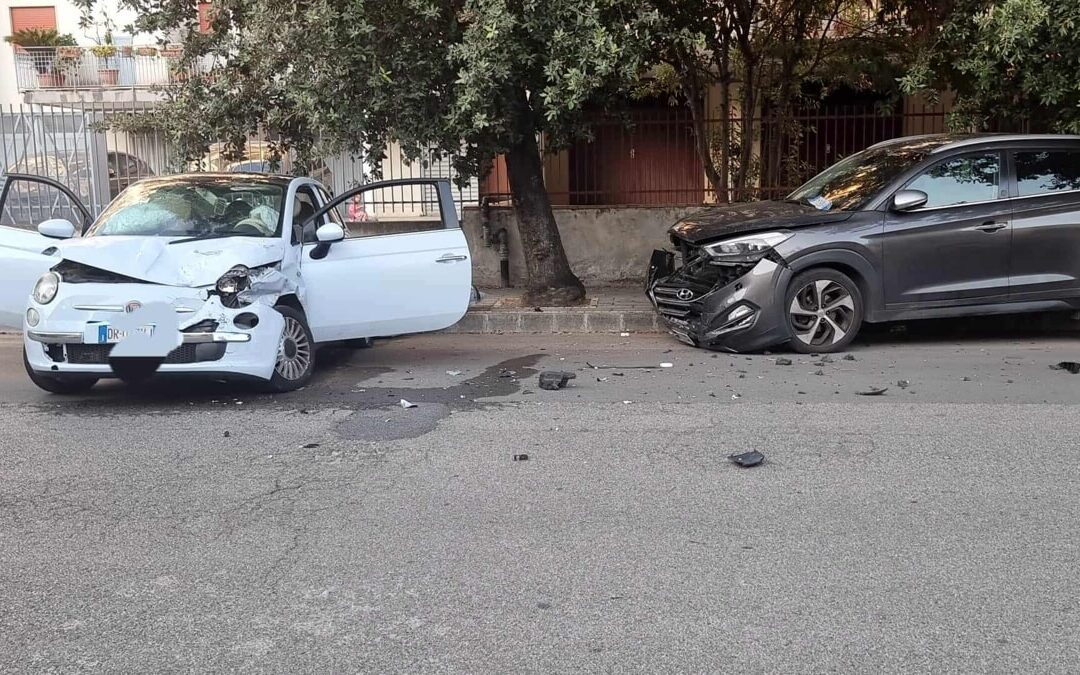 Incidente tra due auto a Salerno: l’intervento