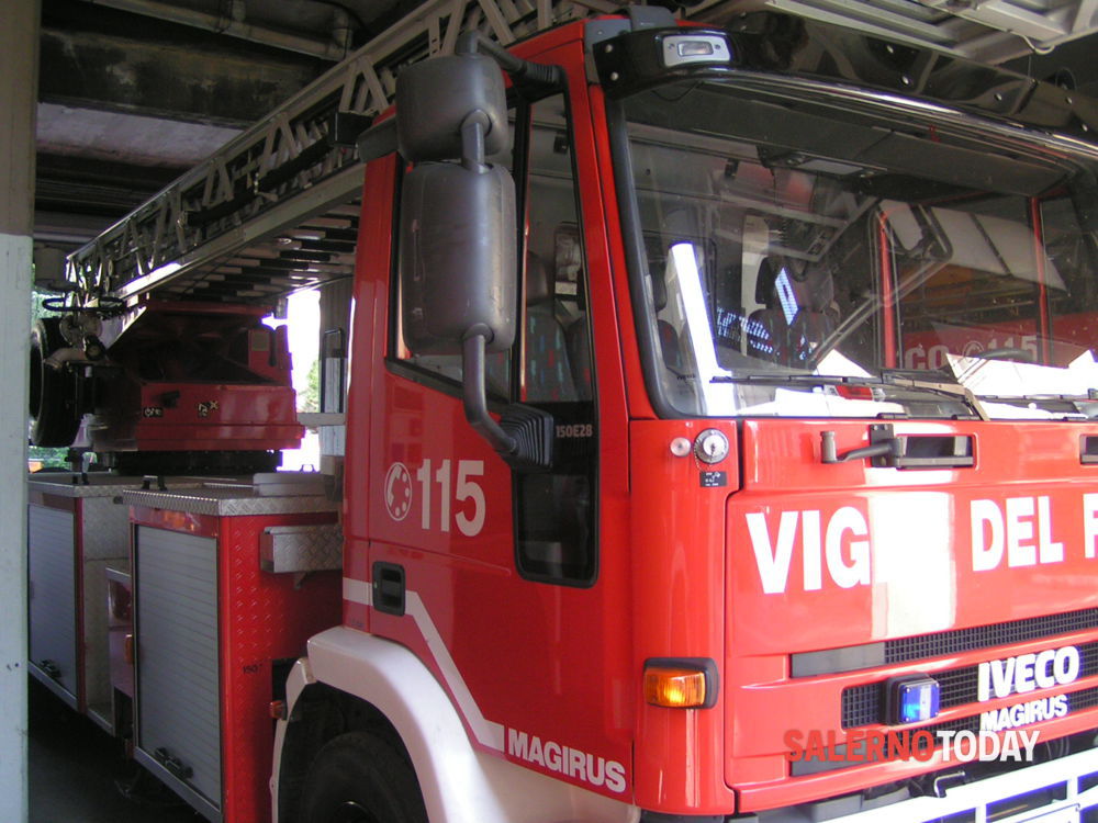 Auto a fuoco a Torrione: intervengono i vigili del fuoco