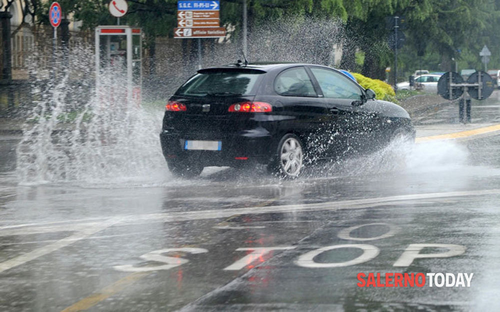 Torna il maltempo, allerta meteo su tutta la Campania: attesi temporali e vento forte