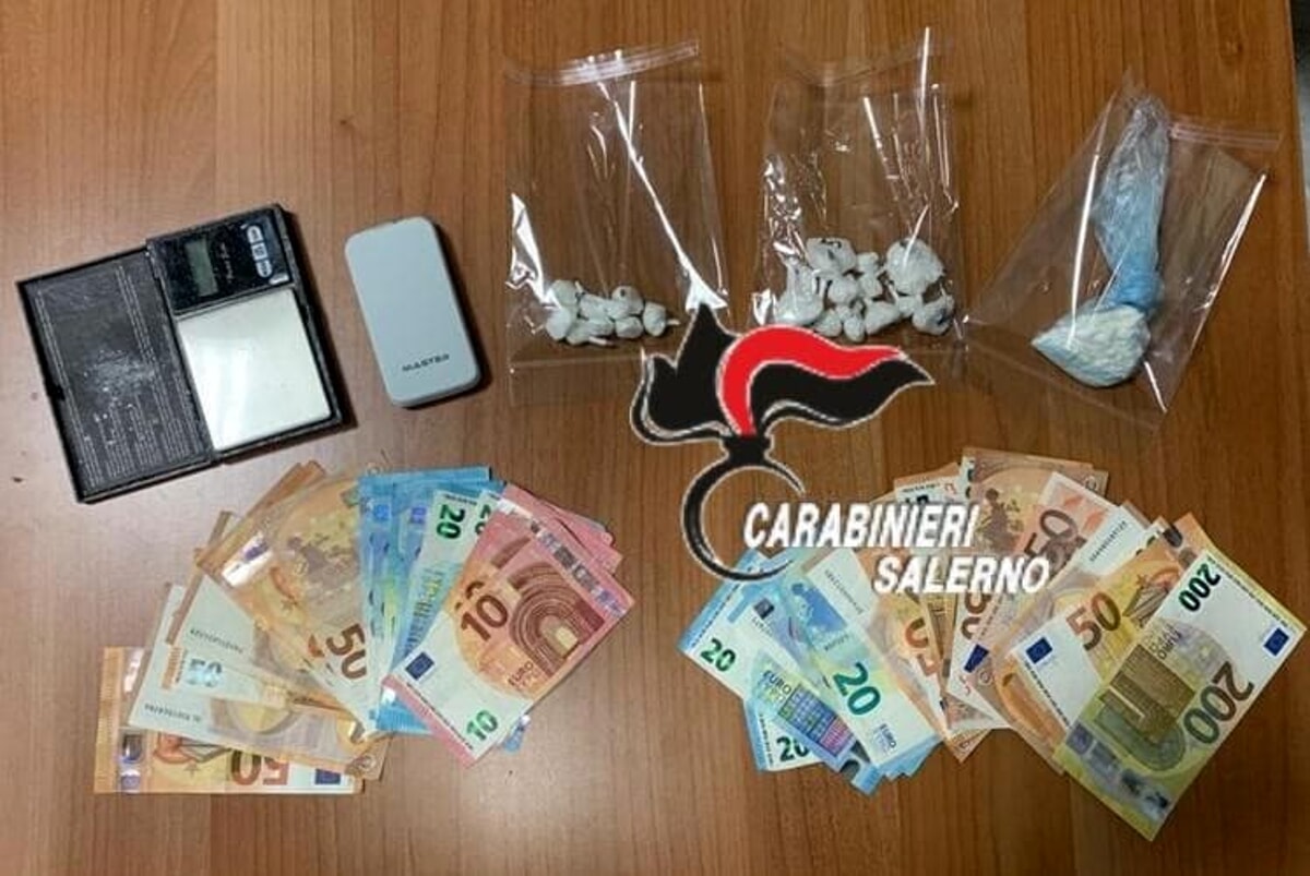 Sorpresi con droga e soldi dai carabinieri: due arresti a Salerno