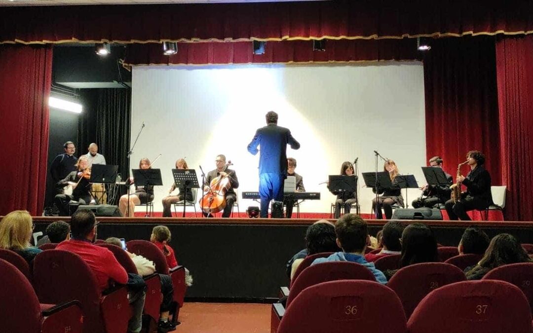 Curiosità, scroscianti applausi per il concerto benefico della “Little big Orchestra” a San Demetrio