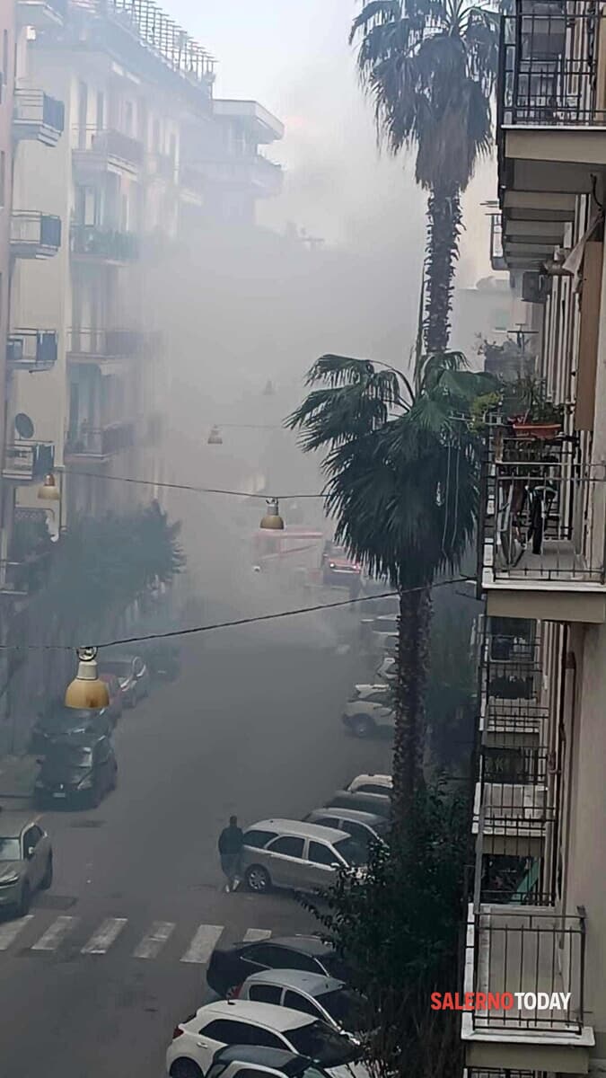 Incendio in via Guercio: fumo e fiamme allarmano il popoloso quartiere