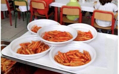 Salerno, parte la nuova refezione scolastica: pranzo del sindaco alla “Matteo Mari”