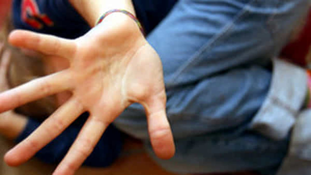 Molestie dall’estetista, inchiesta chiusa: ragazzo nei guai