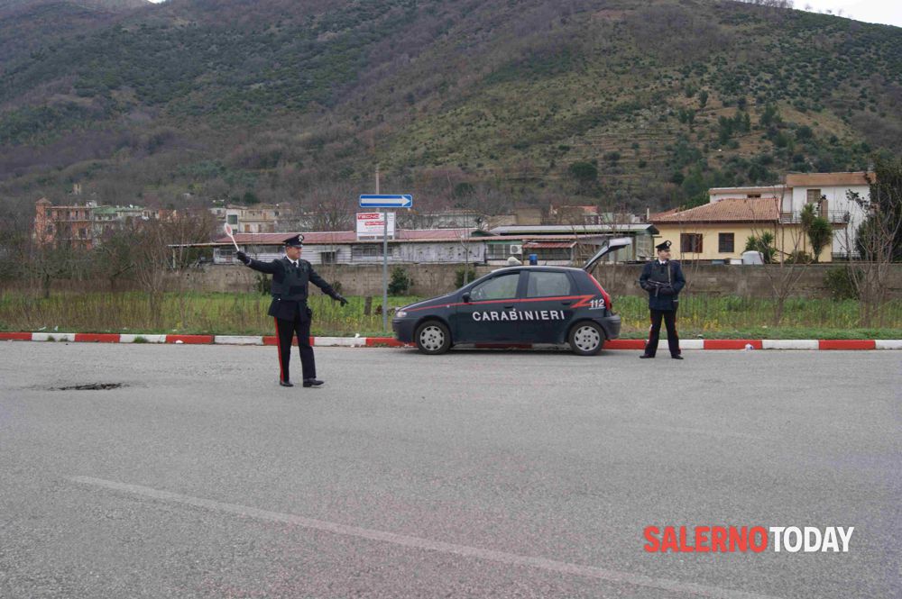 Violenza ai carabinieri mentre viene identificato, patteggia la pena